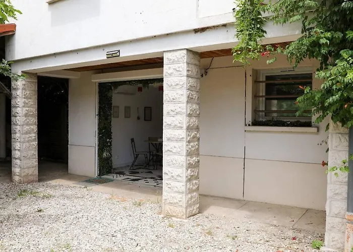 Appartement Rez-De-Chaussee Et Patio