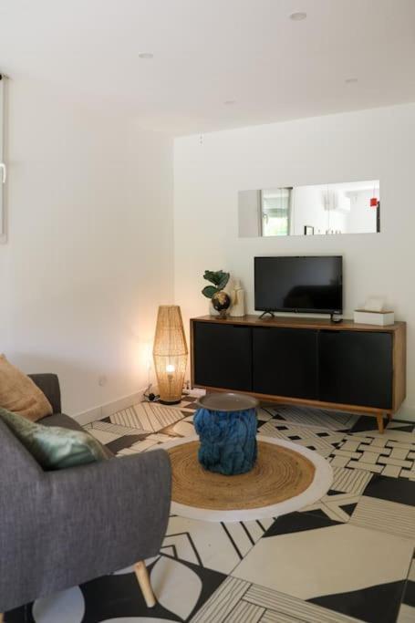 Rez-de-chaussee Et Patio Apartment